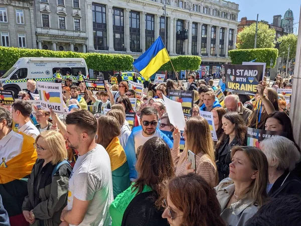 Dublin, İrlanda - 8 Mayıs 2022: Rus istilasına karşı protesto.