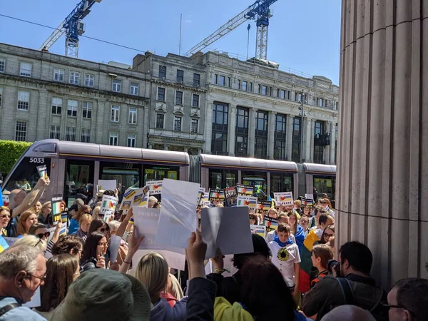 Dublin, İrlanda - 8 Mayıs 2022: Rus istilasına karşı protesto.