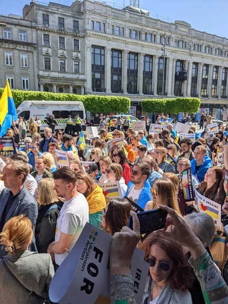Dublin, İrlanda - 8 Mayıs 2022: Rus istilasına karşı protesto.