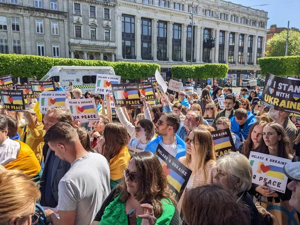Dublin, İrlanda - 8 Mayıs 2022: Rus istilasına karşı protesto.