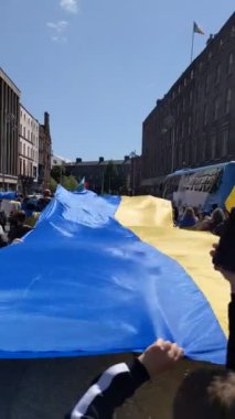 Dublin, İrlanda - 8 Mayıs 2022: Rus istilasına karşı protesto.