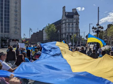 Dublin, İrlanda - 8 Mayıs 2022: Rus istilasına karşı protesto.