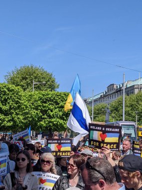 Dublin, İrlanda - 8 Mayıs 2022: Rus istilasına karşı protesto.