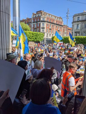 Dublin, İrlanda - 8 Mayıs 2022: Rus istilasına karşı protesto.