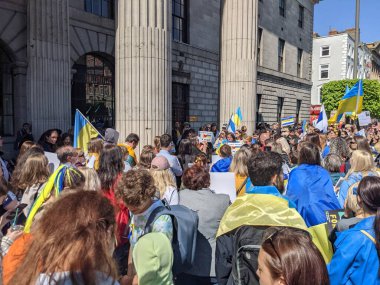 Dublin, İrlanda - 8 Mayıs 2022: Rus istilasına karşı protesto.