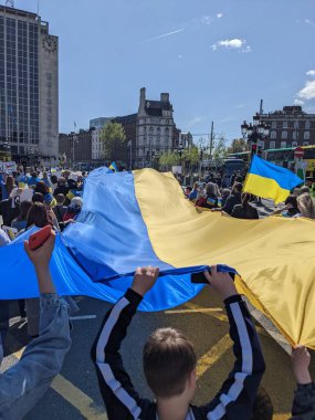 Dublin, İrlanda - 8 Mayıs 2022: Rus istilasına karşı protesto.