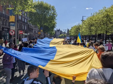 Dublin, İrlanda - 8 Mayıs 2022: Rus istilasına karşı protesto.