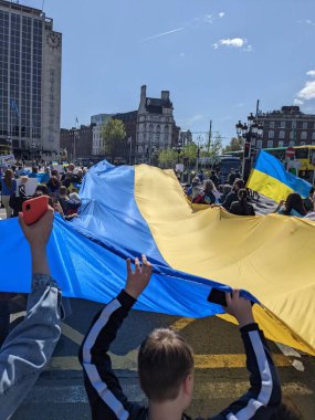 Dublin, İrlanda - 8 Mayıs 2022: Rus istilasına karşı protesto.