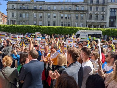 Dublin, İrlanda - 8 Mayıs 2022: Rus istilasına karşı protesto.
