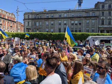 Dublin, İrlanda - 8 Mayıs 2022: Rus istilasına karşı protesto.