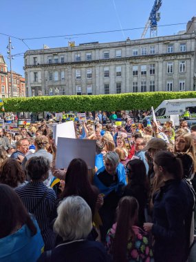 Dublin, İrlanda - 8 Mayıs 2022: Rus istilasına karşı protesto.