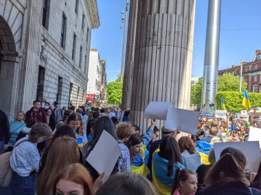 Dublin, İrlanda - 8 Mayıs 2022: Rus istilasına karşı protesto.