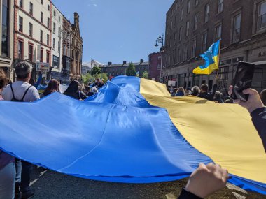Dublin, İrlanda - 8 Mayıs 2022: Rus istilasına karşı protesto.
