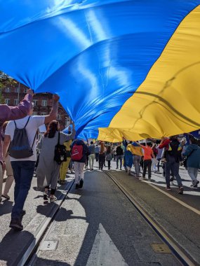 Dublin, İrlanda - 8 Mayıs 2022: Rus istilasına karşı protesto.