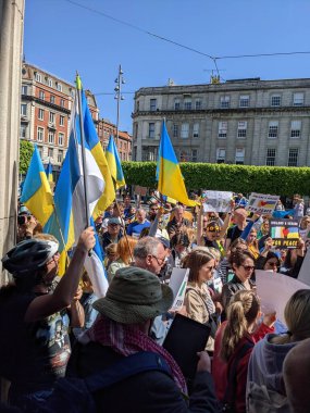 Dublin, İrlanda - 8 Mayıs 2022: Rus istilasına karşı protesto.