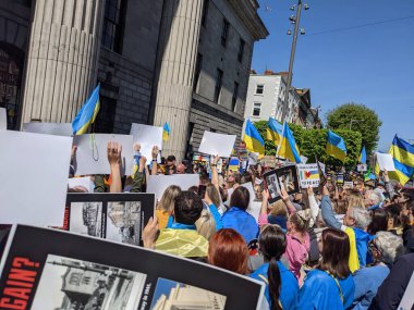 Dublin, İrlanda - 8 Mayıs 2022: Rus istilasına karşı protesto.
