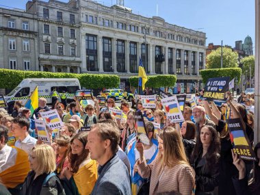 Dublin, İrlanda - 8 Mayıs 2022: Rus istilasına karşı protesto.