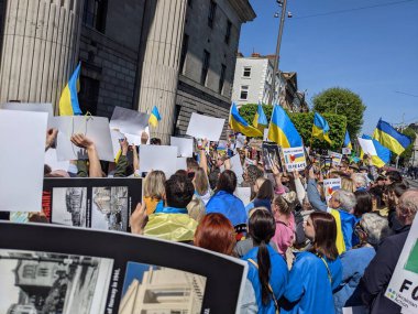 Dublin, İrlanda - 8 Mayıs 2022: Rus istilasına karşı protesto.