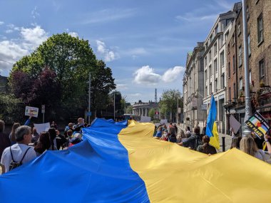 Dublin, İrlanda - 8 Mayıs 2022: Rus istilasına karşı protesto.