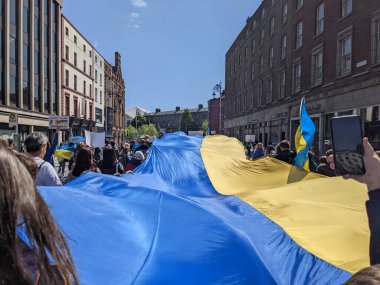 Dublin, İrlanda - 8 Mayıs 2022: Rus istilasına karşı protesto.