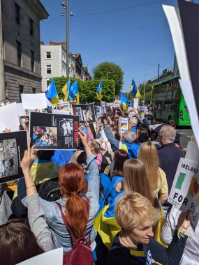 Dublin, İrlanda - 8 Mayıs 2022: Rus istilasına karşı protesto.