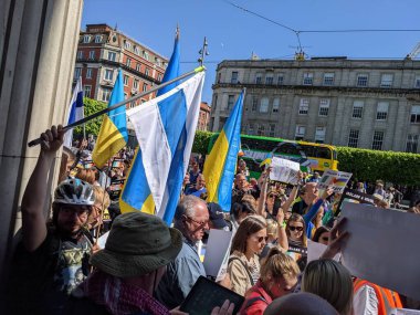 Dublin, İrlanda - 8 Mayıs 2022: Rus istilasına karşı protesto.