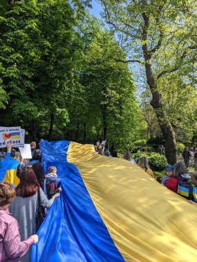 Dublin, İrlanda - 8 Mayıs 2022: Rus istilasına karşı protesto.