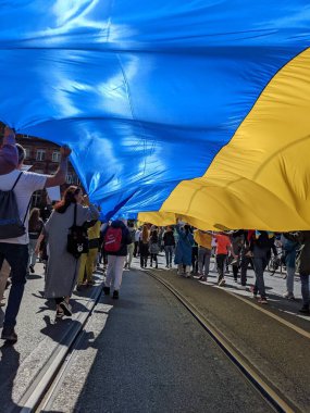 Dublin, İrlanda - 8 Mayıs 2022: Rus istilasına karşı protesto.