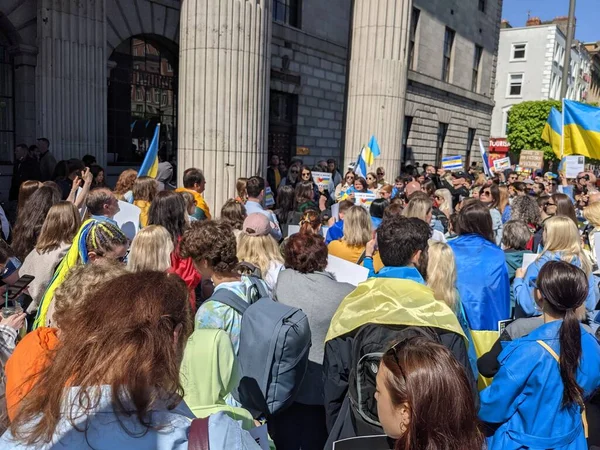 Dublin, İrlanda - 8 Mayıs 2022: Rus istilasına karşı protesto.