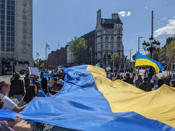 Dublin, İrlanda - 8 Mayıs 2022: Rus istilasına karşı protesto.