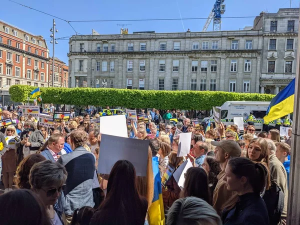 Dublin, İrlanda - 8 Mayıs 2022: Rus istilasına karşı protesto.