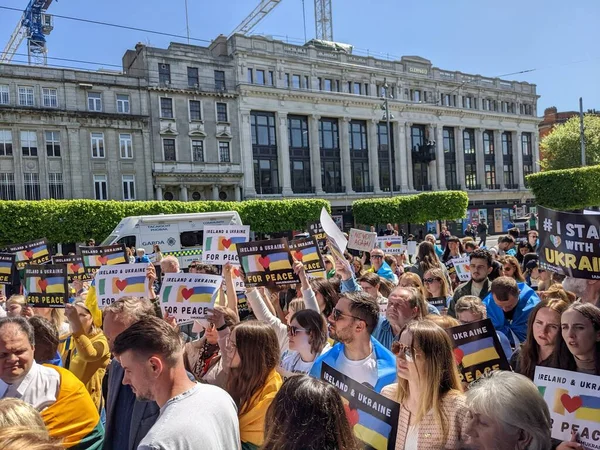 Dublin, İrlanda - 8 Mayıs 2022: Rus istilasına karşı protesto.