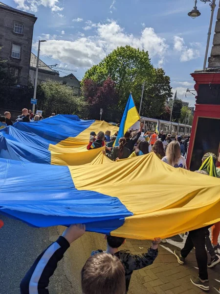 Dublin, İrlanda - 8 Mayıs 2022: Rus istilasına karşı protesto.