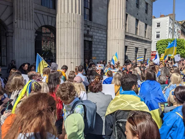 Dublin, İrlanda - 8 Mayıs 2022: Rus istilasına karşı protesto.