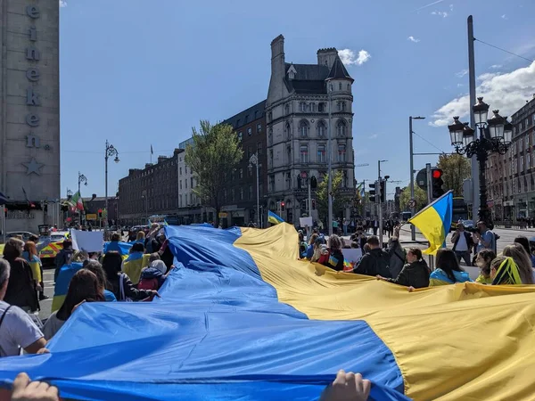 Dublin, İrlanda - 8 Mayıs 2022: Rus istilasına karşı protesto.