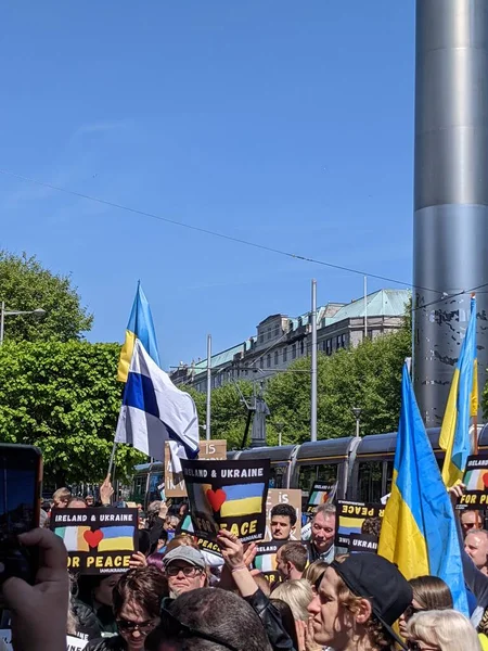 Dublin, İrlanda - 8 Mayıs 2022: Rus istilasına karşı protesto.