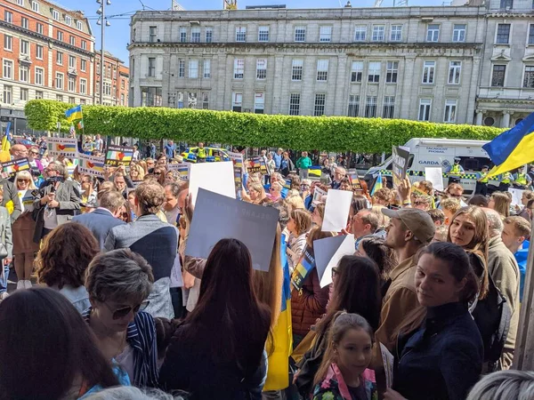 Dublin, İrlanda - 8 Mayıs 2022: Rus istilasına karşı protesto.