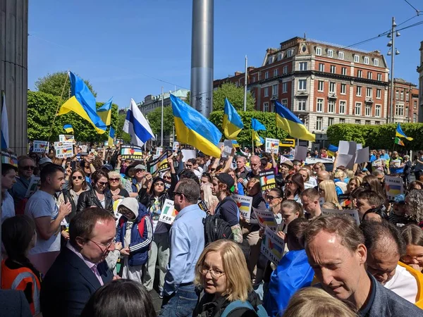 Dublin, İrlanda - 8 Mayıs 2022: Rus istilasına karşı protesto.