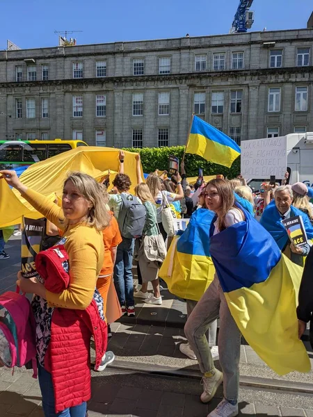 Dublin, İrlanda - 8 Mayıs 2022: Rus istilasına karşı protesto.