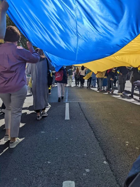 Dublin, İrlanda - 8 Mayıs 2022: Rus istilasına karşı protesto.