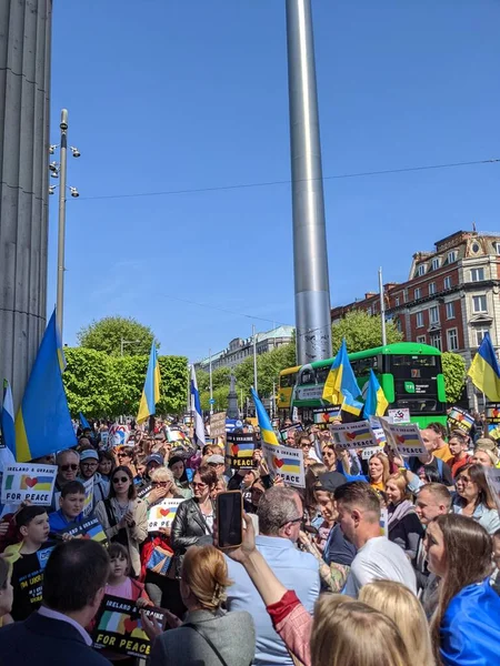 Dublin, İrlanda - 8 Mayıs 2022: Rus istilasına karşı protesto.