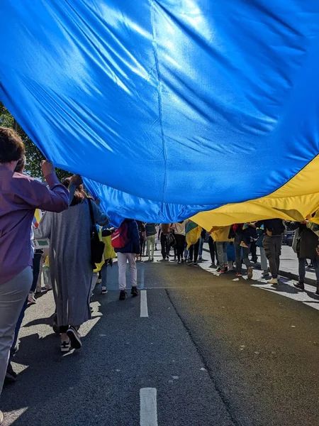Dublin, İrlanda - 8 Mayıs 2022: Rus istilasına karşı protesto.