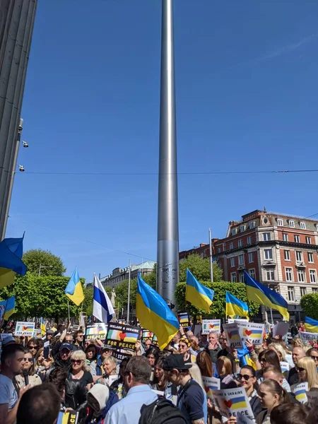 Dublin, İrlanda - 8 Mayıs 2022: Rus istilasına karşı protesto.