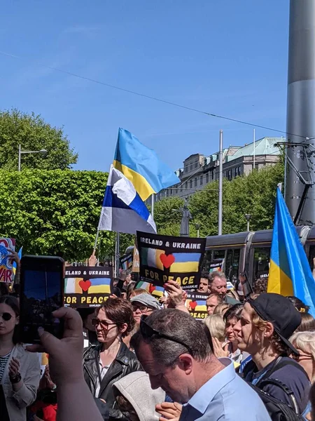 Dublin, İrlanda - 8 Mayıs 2022: Rus istilasına karşı protesto.