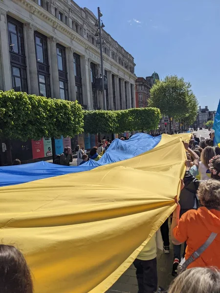 Dublin, İrlanda - 8 Mayıs 2022: Rus istilasına karşı protesto.