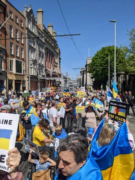 Dublin, İrlanda - 8 Mayıs 2022: Rus istilasına karşı protesto.