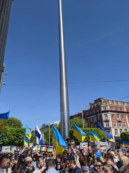 Dublin, İrlanda - 8 Mayıs 2022: Rus istilasına karşı protesto.