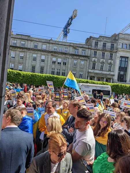 Dublin, İrlanda - 8 Mayıs 2022: Rus istilasına karşı protesto.