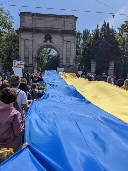 Dublin, İrlanda - 8 Mayıs 2022: Rus istilasına karşı protesto.