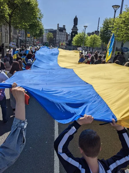 Dublin, İrlanda - 8 Mayıs 2022: Rus istilasına karşı protesto.
